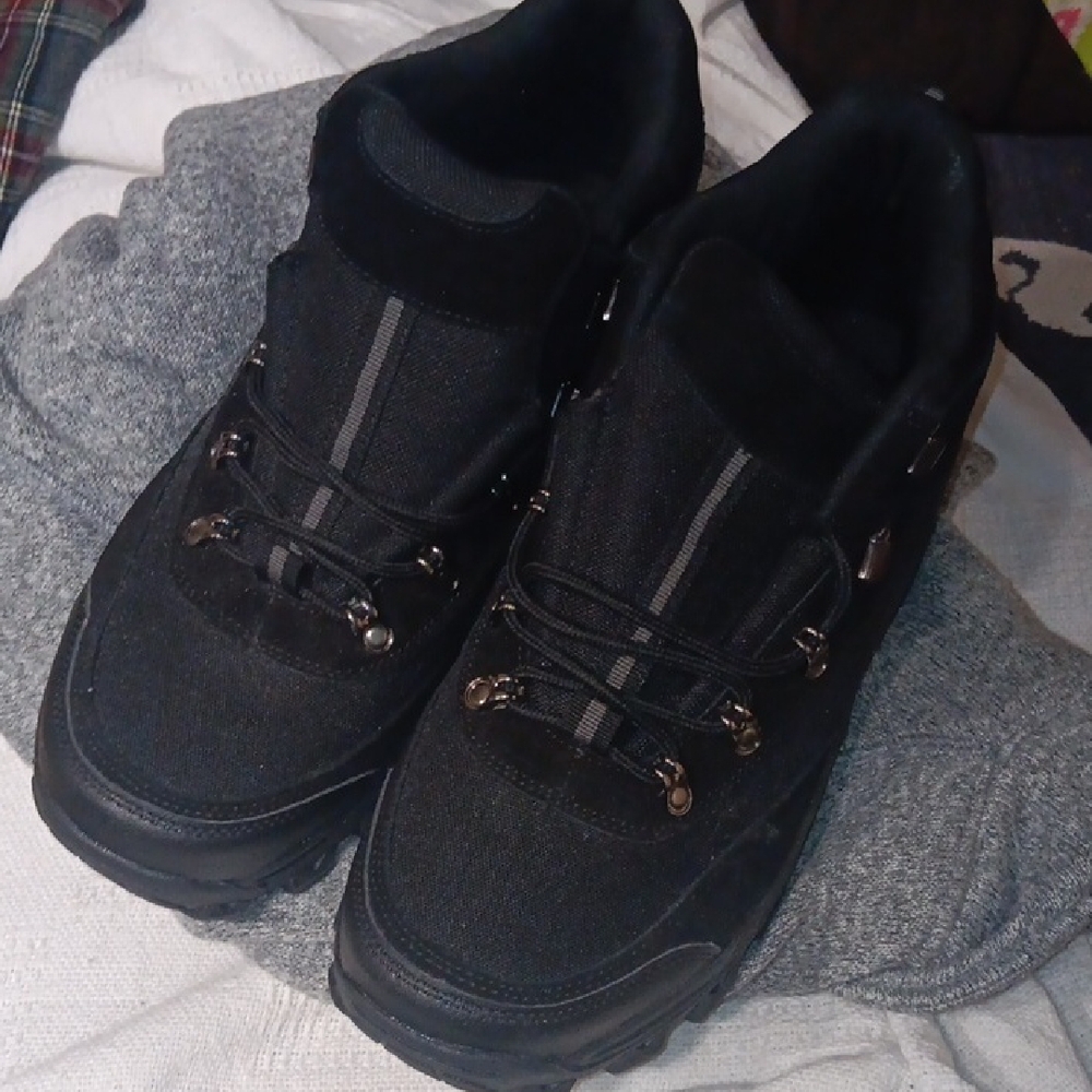 Western Chief Men's Black Athletic Shoes